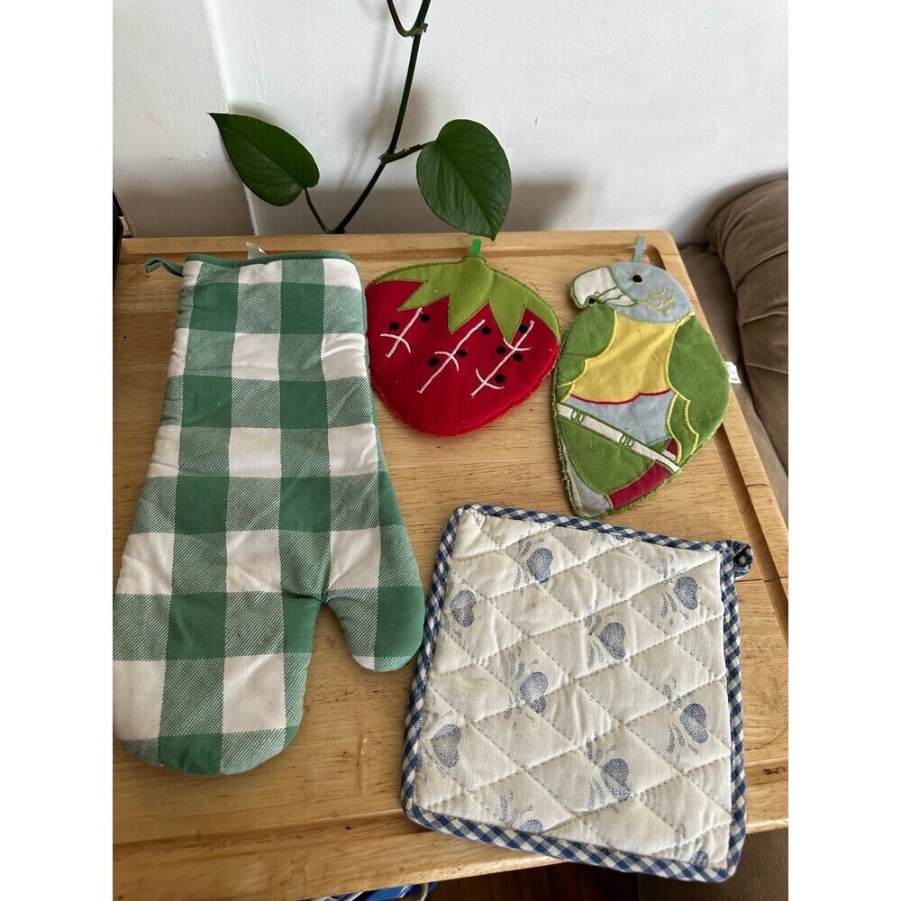 Four piece Vintage oven fabric set